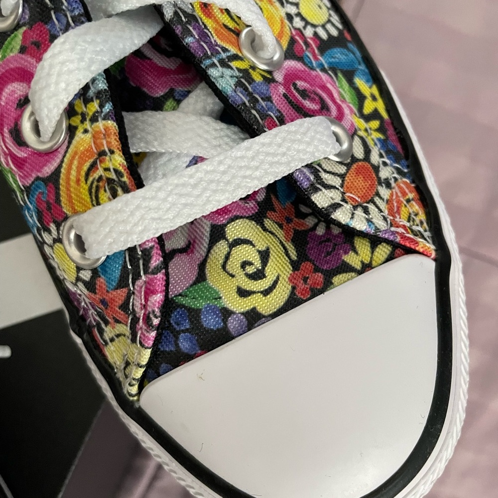 NIB girls converse low sneakers - Picture 4 of 8